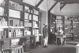 بقالة في مدينة القصير البحر الاحمر سنة 1945 في تلك الفترة كانت تصدر خام الفوسفات الي الخارج وكان متواجدا بها عددا كبيرا من الاجانب old photos egyptian photo