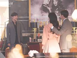 Grab a box of popcorn and watch or download the penthouse 3 episode 7 full with english sub in high quality various formats to 720p hd or even 1080p. Preview The Penthouse Season 3 Episode 7 Kim So Yeon Canggung Bertemu Yoon Jong Hoon Viu
