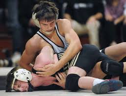 No. 2 Xavier wrestling upended by No. 3 Daniel Hand (video)