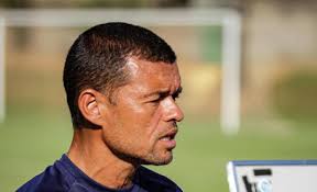 Ex-jogador de Botafogo e Vasco assume como interino de clube da Série B