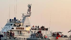 13 Drown As Indian Navy Speedboat Bangs ...