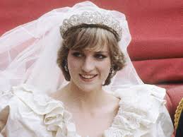 Diana, princess of wales), урождённая диана фрэнсис спенсер (англ. Diana S Wedding Tiara In Public For The First Time Since Her Death 9style