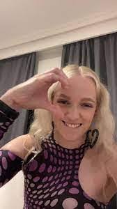 Elisa Pollard's Instagram, Twitter & Facebook