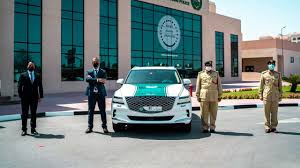 Dubai police has also adopted the concept of community policing and interacted with the community resulting with positive remarks, being a tribute not obtained by other police organizations. Die Polizei In Dubai Gonnt Sich Einen Genesis Gv80