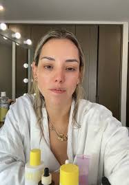 Te cuento un poco como empezamos con skin1004 mientras me maquillo