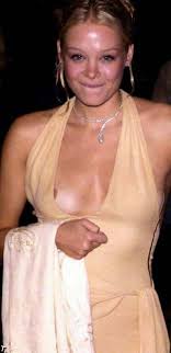 Famous downblouse and nipples collection | Candid Archive
