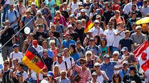 März (montag) internationaler frauentag (berlin). Faktenfuchs Lassen Demos Die Corona Infektionszahlen Steigen Br24