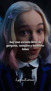 Escena En La Que Merlina Quema La Estatua De Joseph Crafton Y La Canción  Esa