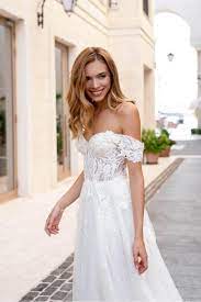 Maybe you would like to learn more about one of these? Brautkleid Carmen Ausschnitt Koln Anna Moda Bietet Sinnliche Looks