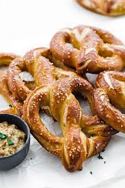These Delicious Homemade Soft Pretzels Are So Easy To Make At Home That You Ll Never Buy Them At The S In 2020 Homemade Soft Pretzels Soft Pretzels Soft Pretzel Recipe