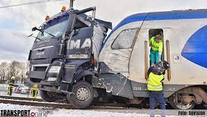 Naarmate de formatie langer duurt, krijgt de economie de kans om natuurlijk herstel te laten zien. Transport Online Aanrijding Vrachtwagen En Trein Op Spoorwegovergang Udenhout Foto S