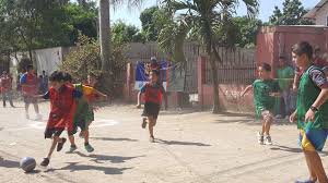 Juego de fútbol para niños. La Calle Juega El Sueno Por Divertirse Al Futbol Que Nace En Cofradia Diez Diario Deportivo