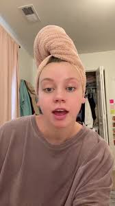 Going to class. This is embarrassing. If anyone says anything about how I  do my makeup I’ll probs cry just letting you know 😆