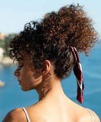 Coda di cavallo bis per capelli ricci; Acconciature Capelli Ricci 150 Idee Semplici E Bellissime