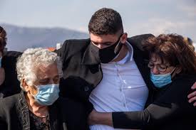 , γιώργος (giórgos), γιώργης (giórgis). Giwrgos Karaibaz Akoyste Ton Sygklonistiko Epikhdeio Toy Gioy Toy O Pateras Moy Pisteye Poly Stoys An8rwpoys In Gr