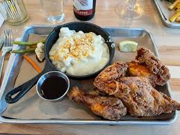 Heading north for a taste of Southern Fare (Dining Out Review)