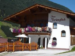 La propiedad cuenta con 2 dormitorios, 1 baños y una terraza. Haus Feriengluck Neustift Im Stubaital Zum Angebot Gastebewertungen