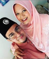 Aku tinggal di sebuah perumahan di jakarta. Anak Alami Masalah Pernafasan Lahir 2 Minggu Lebih Awal Fitri Haris Timang Cahaya Mata Lelaki Pa Ma