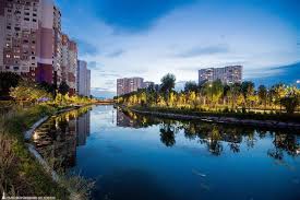 Cradling the city is wah fu estate , which holds a strangely its one of the places where you can see a surreal yet stark contrast between the natural and built. An Ecological Corridor To Reunite The City And Nature