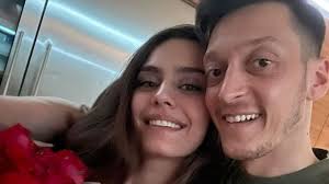 Gerçekten harika becerilerini sergilediği ve tüm taraftarları. Es Ist Ein Madchen Kicker Mesut Ozil Ist Vater Geworden Promiflash De