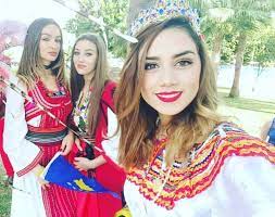 Iqbayliyen, iqβæjlijən) הם ברברים קבוצה אתנית ילידי kabylia בצפון אלג'יריה , הפרושה על פני הרי האטלס , מאה קילומטרים מזרחית ל אלג'יר. Yennayer 2967 Ferhat Mehenni Called The Kabyle People To Massively Join The Marches Traditionally Organized By The Movement For Self Determination Of Kabylia Mak In Vgayet And Tizi Ouzou Mergueze Info
