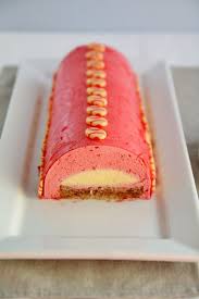 Buche De Noel A La Mousse De Framboises Cremeux Vanille Et Dacquoise Aux Amandes That S Amore Recette Dessert Noel Buche De Noel Recette Dessert