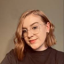 Hannah Akins's Instagram, Twitter & Facebook