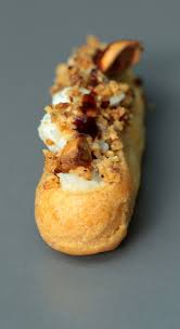 Mini Eclairs Au Roquefortpapillon Compotee De Poires Aux Raisins Crumble De Noisettes Et Sirop De Liege Bals Recettes De Cuisine Recette Recette Roquefort