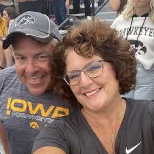 Denise Delong's Instagram, Twitter & Facebook