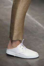 Chaussures à talon bas évidées. Chaussures Les Tendances Printemps Ete 2015