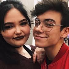 wes tucker ✨ (@selfiesftwes)