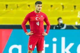 Geçtiğimiz sezon gösterdikleri performans ile fatih terim'in gözdesi ve şuan milli takım ile birlikte euro 2020'de olan taylan antalyalı ve kerem aktürkoğlu ise sabit kalan maaşlarından şikayetçi. Zalaafqjfktkwm