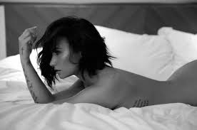 Demi Lovato Naked Lying On The Bed 8x10 Picture Celebrity Print | eBay