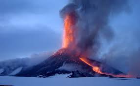 El volcán etna entró en erupción en las últimas horas. Mount Etna 3000 Tour Etnaround
