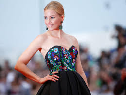 'charlie's angels' this, 'hunger games' that, with a sprinkle of 'pitch perfect'. Elizabeth Banks Reveals She Was Deemed Too Old At 28 To Play Tobey Maguire S Spider Man Lover The Independent The Independent