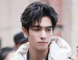 Maka dari itu, hari ini saya anda bisa main gaya rambut yang tipis seperti crew cut atau buzz cut. Gambar Gaya Rambut Pendek Pria China Terbaru Cahunit Com