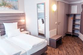 It is ideally located for guests travelling by car and offers ample car parking. Tulip Inn Munchen Messe