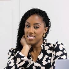 Lora Wylie's Instagram, Twitter & Facebook