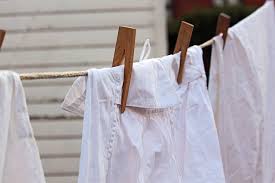 Cold water helps the fibers in dark fabrics stay intact. Do You Wash Whites In Hot Or Cold Water At What Temperature Do You Wash Whites