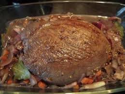 Das Perfekte Hirschkeulenbraten Mit Hirschkeulenbraten Ohne Knochen Und Tassen Rotwein Rezept Mit Bild Und Einfa Hirschkeulenbraten Rezepte Hirschbraten Rezept