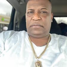 Venue for mature crowd with live entertainment