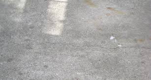 Tecnologia di ultima generazione per i rivestimenti, con l'introduzione del cemento ancora del tutto insolita con l'ausilio di materiali più energici. Pavimenti Per Esterni In Cemento Pavimentazioni