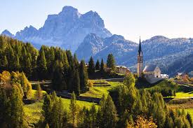 Moments of each era relived in the present, according to a new contemporary classicism … Die Kirche Von Selva Di Cadore Und Der Berg Pelmo Bild Kaufen Verkaufen