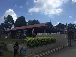 Lembing sendiri adalah suatu alat yang kerap dimanfaatkan manusia ini karena pada area tersebut ada titik berat lembing di mana ini diperkirakan adalah tempat terefektif untuk memegangnya. Tempat Tempat Menarik Di Sungai Lembing Pahang Explorasa