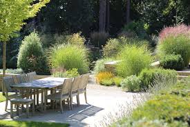 Meet One Of The Uk S Leading Garden Designers Andy Sturgeon Words By Geor Modern Backyard Landscaping Backyard Landscaping Designs Large Backyard Landscaping