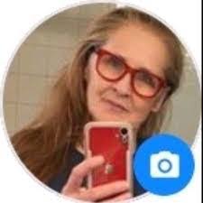 Diane Buczek's Instagram, Twitter & Facebook