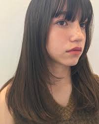 東峰 愛さんはinstagramを利用しています 目の上ギリギリの前髪が可愛い 顔まわりにはちょこっと後れ毛 重めのシルエットに 後ろのラインはストレート 可愛いポイントに ぐっとこだわりを持ってcutします ヘアカット