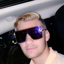 Stream Mike Bess music