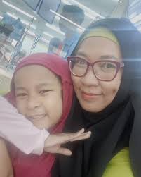 Keseharian ga bisa lepas dari anak yang sudah ga bayi ini. Saat aa dan  teteh sekolah, papa kerja, anak cantik ini yang selalu nemenin mama.  Menikmati setiap detiknya karena masa ini hanya