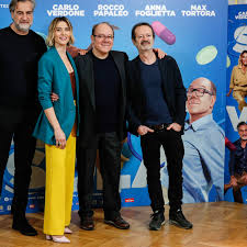 Il gruppo è formato dal professor umberto gastaldi. Si Vive Una Volta Sola Di Carlo Verdone E In Streaming Su Amazon Prime